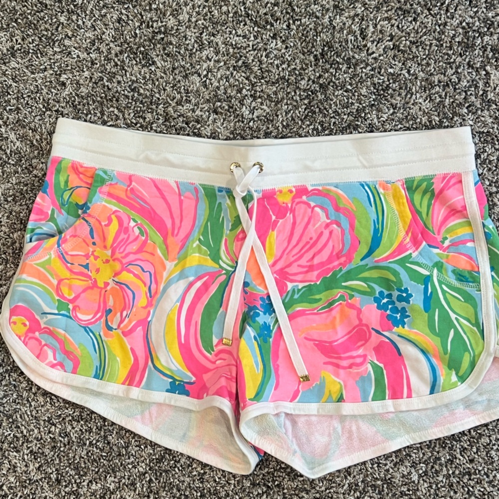 Lilly Pulitzer knit shorts. Size large.
